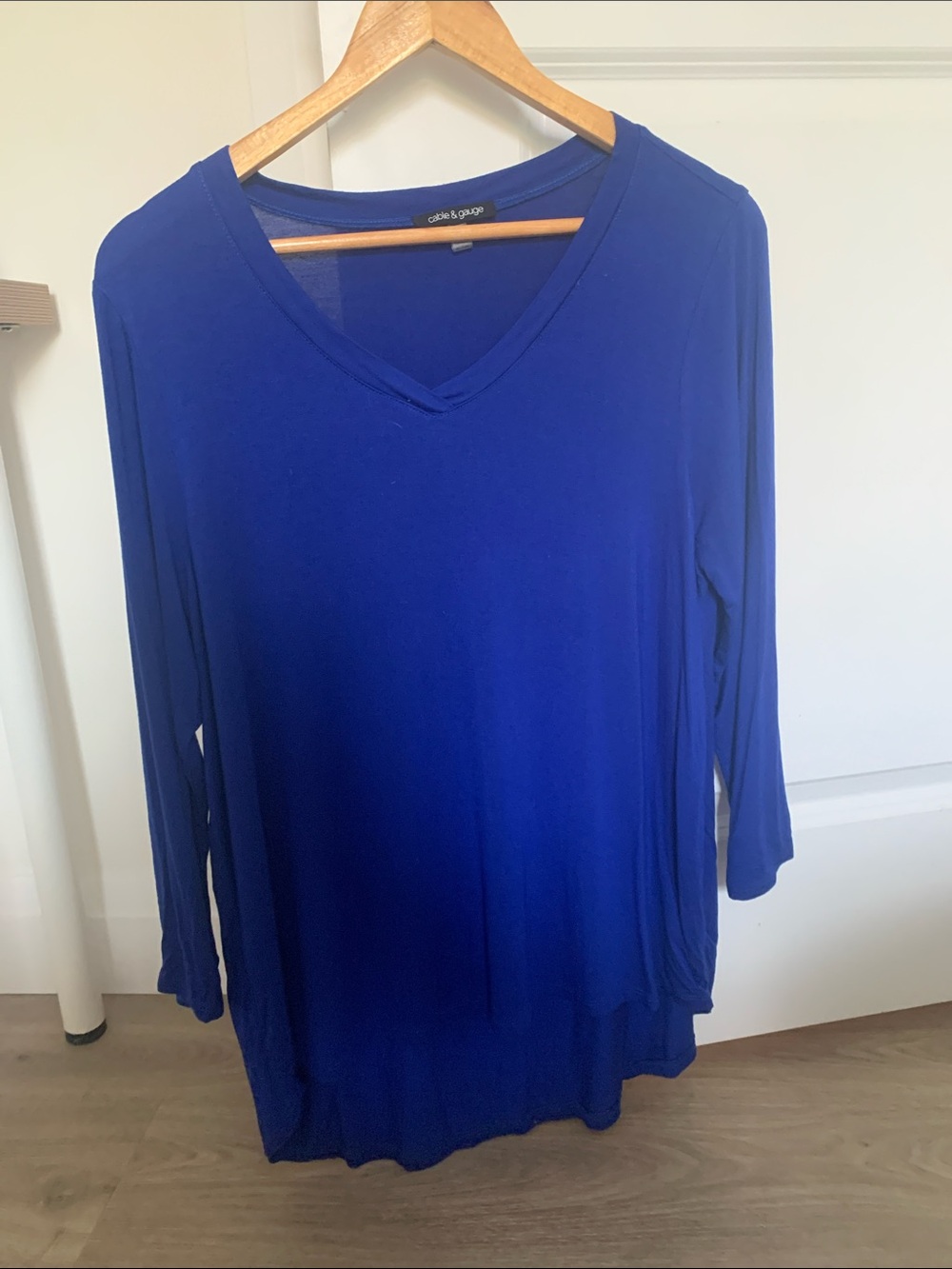 Cable & Gauge Women's V-Neck Long Sleeve Top - Blue